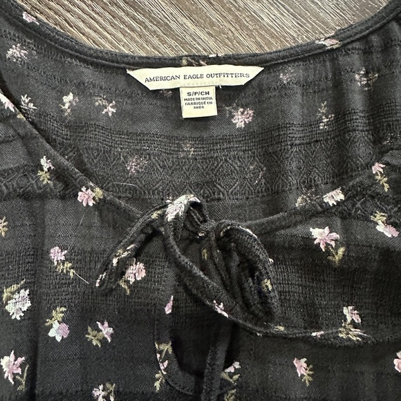 American Eagle Outfitters top, cropped & elasticised waist,  blk floral, Sz SM - Picture 7 of 9